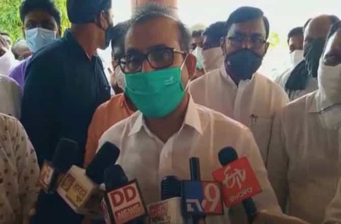 निधी वाटपावरुन काँग्रेसचे 11 नाराज आमदार उपोषणाच्या तयारीत, आरोग्य मंत्री राजेश टोपे म्हणतात...