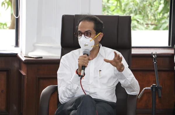 तीन वेळा वेगवेगळे कोरोना रिपोर्ट, मी पॉझिटिव्ह का निगेटिव्ह? तरुणाचा उद्धव ठाकरेंना प्रश्न