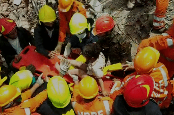 Mahad Building Collapse | मोहम्मदची मृत्यूवर मात, 5 वर्षाचा चिमुकला 19 तासांनी ढिगाऱ्याबाहेर