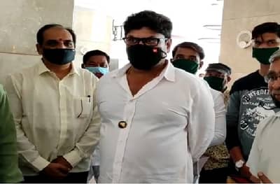 कातिल हमारे कत्ल से मशहूर हो गया, हमें शहीद होकर भी... कैलास गोरंट्याल यांची शेरोशायरी