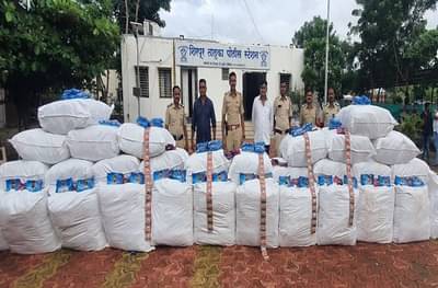 चना डाळच्या पोत्यांखालून गुटख्याची तस्करी, तंबाखूजन्य गुटखा, सुगंधी सुपारीचे 52 पोते जप्त