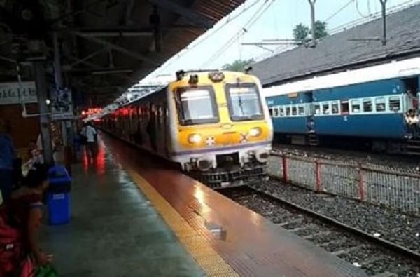 Mumbai Local train : पश्चिम रेल्वेचा महिलांसाठी मोठा निर्णय