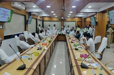 शेतकऱ्याचा नावाखाली बेकायदेशीर व्यापार, केंद्राच्या आदेशाला मुंबई कृषी उत्पन्न बाजार समितीच्या संचालक मंडळाचा विरोध