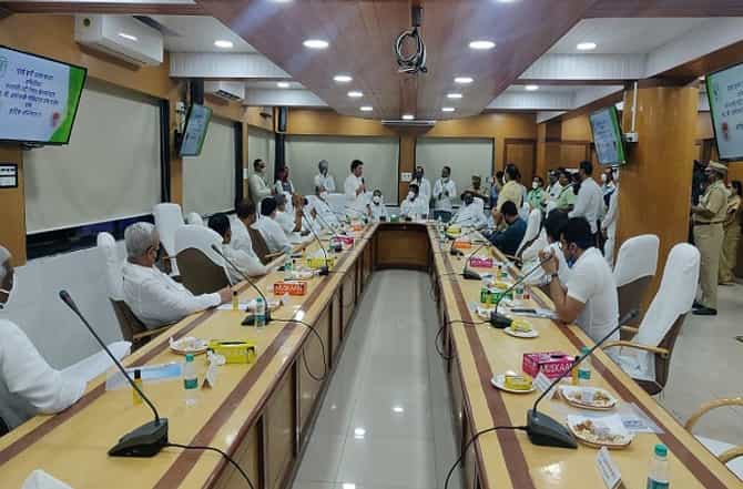 शेतकऱ्याचा नावाखाली बेकायदेशीर व्यापार, केंद्राच्या आदेशाला मुंबई कृषी उत्पन्न बाजार समितीच्या संचालक मंडळाचा विरोध