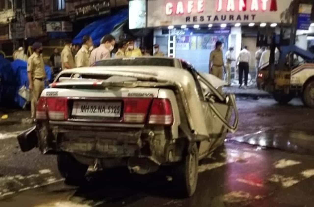 क्रॉफर्ड मार्केटजवळ भरधाव कारने आठ जणांना उडवले, चौघांचा मृत्यू