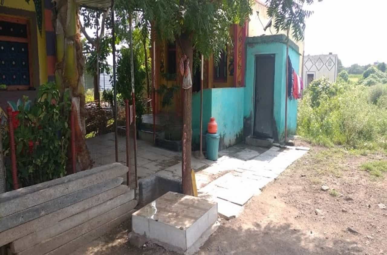 Corona Goddess Temple | कोंबडे-बकऱ्यांचा बळी, सोलापुरात चक्क कोरोना देवीचे मंदिर