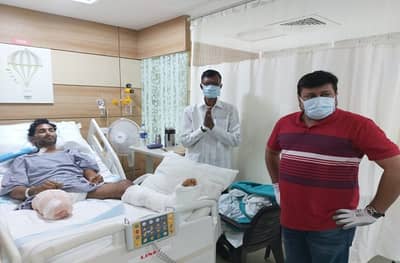 Mahad Building Collapse | 35 जणांचे प्राण वाचवताना दोन पाय गमावले, महाडच्या नावेदला शिवसेनेकडून 2 लाखांची मदत