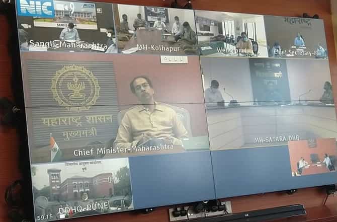 इतर जिल्ह्यांकडून झालेल्या चुका तुम्ही करु नका, मुख्यमंत्र्यांचं आवाहन; पुणे विभागातील कोव्हिड उपाययोजनांचा आढावा