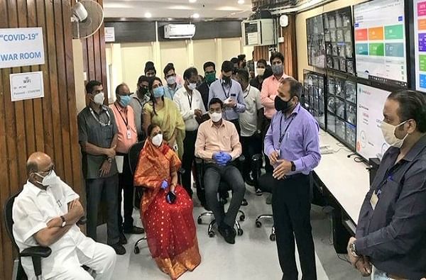 Sharad Pawar | डॉक्टर्स, नर्स, वेळेवर औषध नाही, जम्बो कोव्हिड सेंटरमध्ये कसे उपचार दिले जातात? शरद पवारांनी अधिकाऱ्यांचे कान टोचले