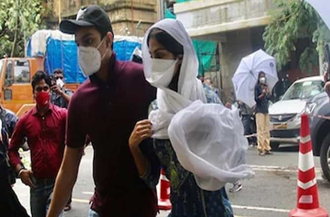 सुशांत सिंह प्रकरणात एनसीबीची मोठी कारवाई, अभिनेत्री रिया चक्रवर्तीचा भाऊ शोविकला अटक