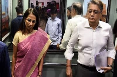 ICICI Bank Scam | आयसीआयसीआय बँकेच्या माजी सीईओ चंदा कोचर यांचे पती दीपक कोचर यांना अटक, ईडीची कारवाई
