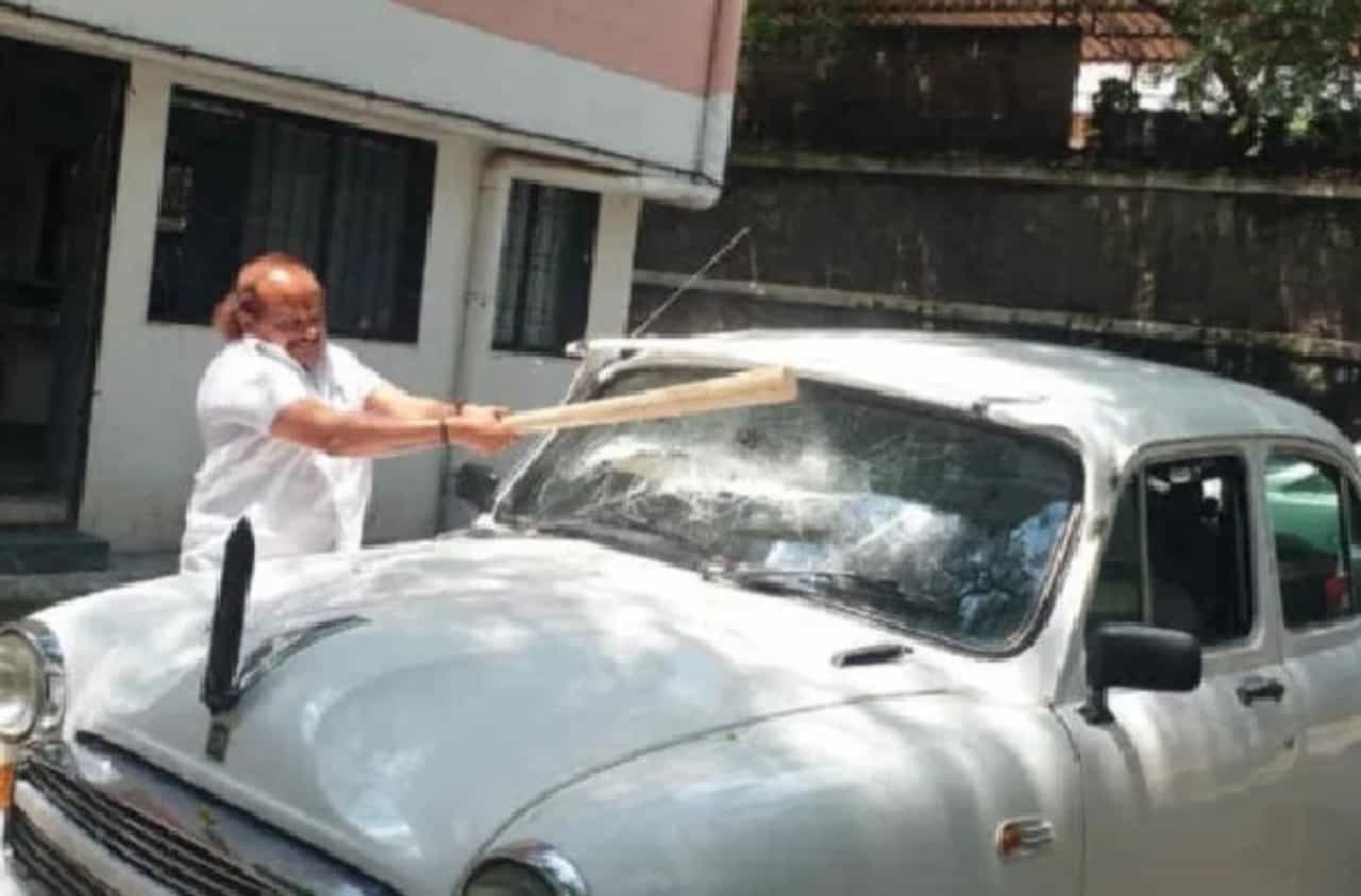 रुग्णवाहिका वेळेत न मिळाल्याने संताप, पुण्यात मनसे नगरसेवकाने पालिका अधिकाऱ्याची गाडी फोडली