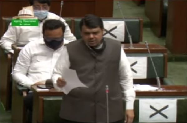 मुख्यमंत्र्यांनी मुंबई, उपमुख्यमंत्र्यांनी पुणे पाहायचे, तुमचे राज्य इतकेच सीमित आहे का? फडणवीसांचा ठाकरे सरकारवर हल्लाबोल मुख्यमंत्र्यांनी मुंबई, उपमुख्यमंत्र्यांनी पुणे पाहायचे, तुमचे राज्य इतकेच सीमित आहे का? फडणवीसांचा ठाकरे सरकारवर हल्लाबोल
