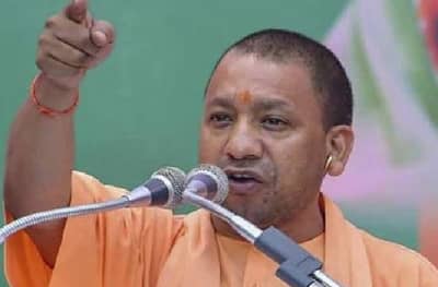 प्रचंड दबावानंतर योगी सरकारची कारवाई, हाथरसचे SP, DSP यांच्यासह बडे अधिकारी निलंबित