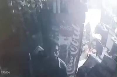 हॉटेलमध्ये चोर शिरला, पैशाला हातही न लावता भूक भागवली, चंद्रपुरातील घटनेने मालकही गलबलला