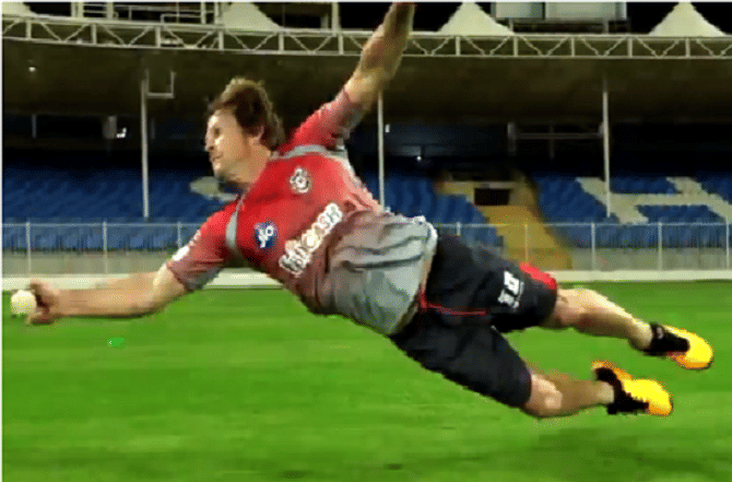 IPL 2020 : वेगापेक्षा वेगवान, चित्यासारखा चपळ, फिल्डिंगचा बादशाहा जॉन्टी ऱ्होड्सचा भन्नाट झेल