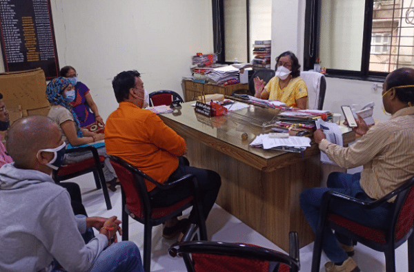 कल्याणमध्ये बोगस डॉक्टरचा सुळसुळाट, मनसेकडून दोन रुग्णालयांचा पर्दाफाश कल्याणमध्ये बोगस डॉक्टरचा सुळसुळाट, मनसेकडून दोन रुग्णालयांचा पर्दाफाश