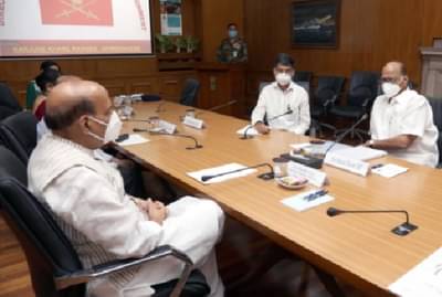 पारनेरचे आमदार निलेश लंकेंसह शरद पवार संरक्षणमंत्री राजनाथ सिंह यांच्या भेटीला