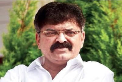 जितेंद्र आव्हाडांची समजूत काढण्याचा प्रयत्न, पवारांसोबत तासभर चर्चा, खडसेंच्या प्रवेशासाठी कार्यकर्ते ताटकळत