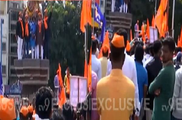 Maratha Reservation Agitation Live | खासदार जयसिद्धेश्वर स्वामी यांच्या मठाबाहेर आंदोलन