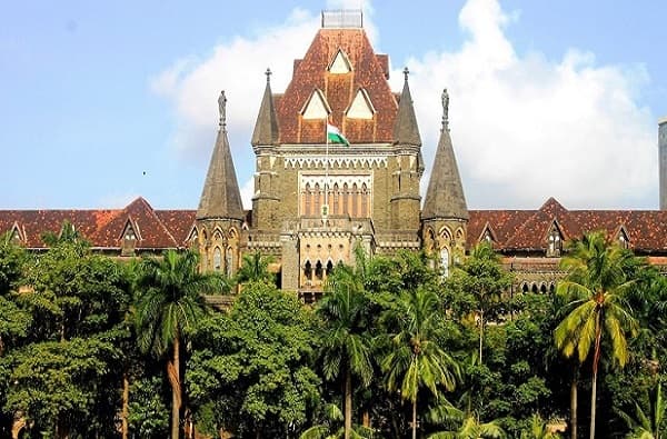 काम सोडून केस विंचरत बसणे हे गंभीर गैरवर्तन - हायकोर्ट