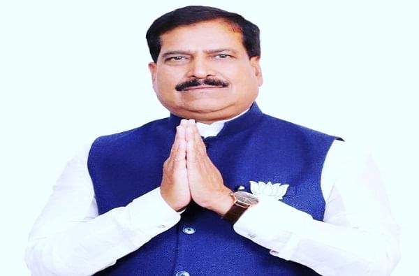 केंद्रीय रेल्वे राज्यमंत्री सुरेश अंगडी यांचं कोरोनाने निधन केंद्रीय रेल्वे राज्यमंत्री सुरेश अंगडी यांचं कोरोनाने निधन