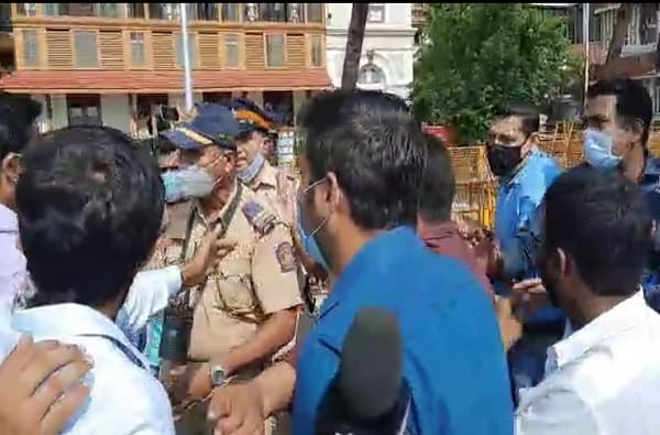 एनसीबीच्या कार्यालयासमोर पत्रकार भिडले, पोलिसांचा वेळीच हस्तक्षेप