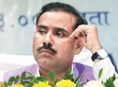 आरोग्यमंत्र्यांच्या पत्रकार परिषदेत कोरोनाग्रस्त घुसल्याने तारांबळ, रुग्णालयात दाखल न केल्याचा आरोप