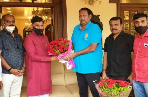 दोन्ही राजे सज्ज, मेटेंचं निमंत्रण स्वीकारलं, मराठा आरक्षणासाठी दोघांचीही रणनीती ठरली दोन्ही राजे सज्ज, मेटेंचं निमंत्रण स्वीकारलं, मराठा आरक्षणासाठी दोघांचीही रणनीती ठरली