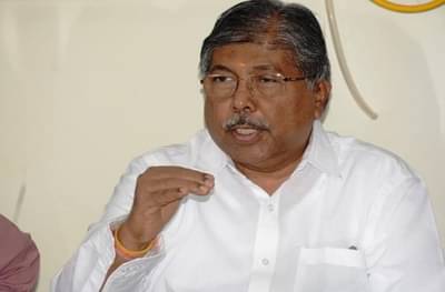 कुणाचाही बाप काढला नाही, बाप हा सहज वापरला जाणारा शब्द; चंद्रकांत पाटलांची सारवासारव