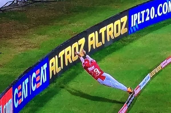 IPL 2020, RR vs KXIP : निकोलस पूरनची बाउंड्री लाईनवर भन्नाट फिल्डींग, प्रशिक्षक जॉन्टी ऱ्होड्सकडून कौतुक IPL 2020, RR vs KXIP : निकोलस पूरनची बाउंड्री लाईनवर भन्नाट फिल्डींग, प्रशिक्षक जॉन्टी ऱ्होड्सकडून कौतुक