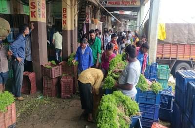 ना मास्क, ना सोशल डिस्टन्सिंग, एपीएमसी मार्केटमध्ये नियमांची पायमल्ली, मार्केटमध्ये भरारी पथक तैनात