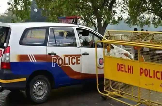 आधी प्रेयसीवर गोळीबार, मग सासऱ्यांची हत्या, पोलीस उपनिरीक्षक परागंदा