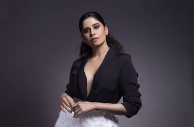 Saie Tamhankar |बोल्ड अँड ब्युटीफुल ‘सई’च्या अदांनी चाहते झाले घायाळ!