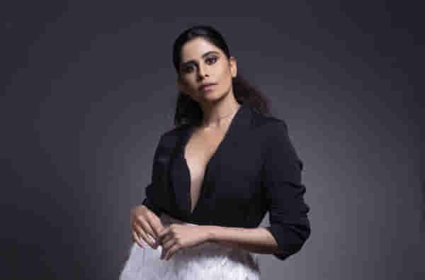 Saie Tamhankar |बोल्ड अँड ब्युटीफुल ‘सई’च्या अदांनी चाहते झाले घायाळ!