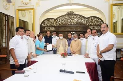 केंद्राने कृषी कायदे पास करुन लोकशाहीचा गळा घोटला, काँग्रेसचा हल्लाबोल, राज्यपालांना निवेदन