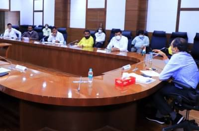 मुख्यमंत्री आणि शिवसेना आमदारांची समोरासमोर बैठक, नेमकं काय ठरलं?