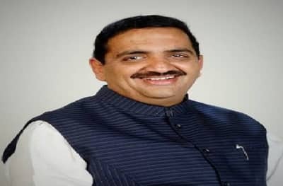 पुण्यात राष्ट्रवादीच्या आमदाराला दणका, आलिशान गाड्या जप्त