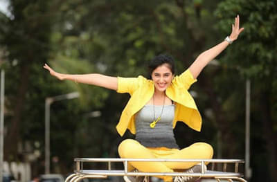 Sai Lokur | ‘मराठी बिग बॉस’ फेम सई लोकूर प्रेमात, चाहत्यांसोबत शेअर केला आनंद