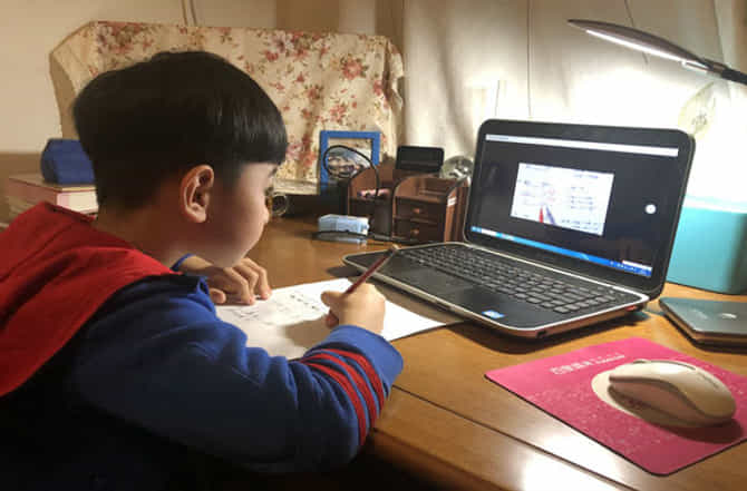 Digital Eyestrain | ऑनलाईन अभ्यासामुळे डोळ्यांवर ताण, मुलांमध्ये डोळ्यांच्या समस्या वाढल्या!