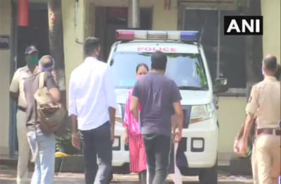 Anurag Kashyap | लैंगिक शोषणाची तक्रार, चौकशीसाठी अनुराग कश्यप वर्सोवा पोलिस स्थानकात  