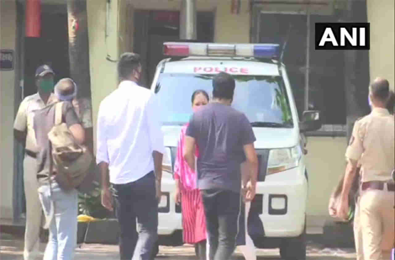 Anurag Kashyap | लैंगिक शोषणाची तक्रार, चौकशीसाठी अनुराग कश्यप वर्सोवा पोलिस स्थानकात  