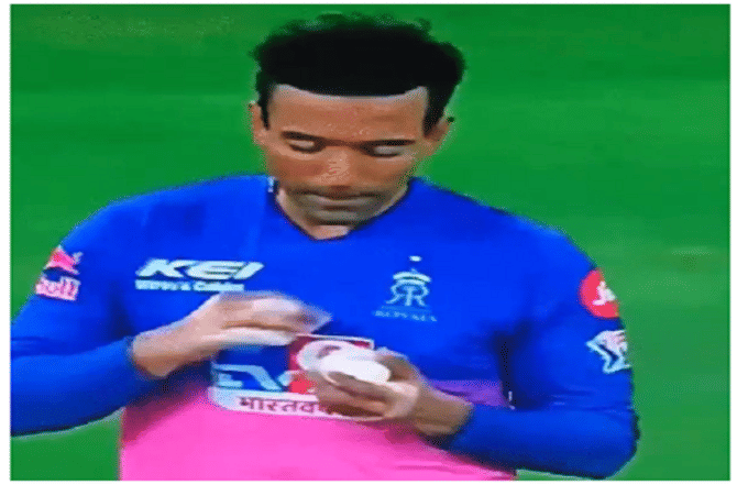 IPL 2020 KKR vs RR: रॉबिन उथप्पाकडून मोठी चूक, ICC च्या नियमांचं उल्लंघन, कारवाईची टांगती तलवार!