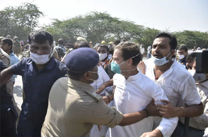UP Police | राहुल गांधींना उत्तर प्रदेश पोलिसांची धक्काबुक्की; संतप्त कार्यकर्त्यांची पोलिसांविरोधात निदर्शने