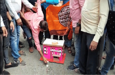 कल्याण डोंबिवली नव्हे, ही तर खड्ड्याण डोंबिवली मनपा, मनसेकडून नामकरण, खड्ड्यात केक कापला