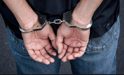 मेकअप आर्टिस्टला ड्रग्ज विकताना रंगेहाथ पकडले, बीटाऊनमध्ये अनेकांची नावं समोर येण्याची शक्यता