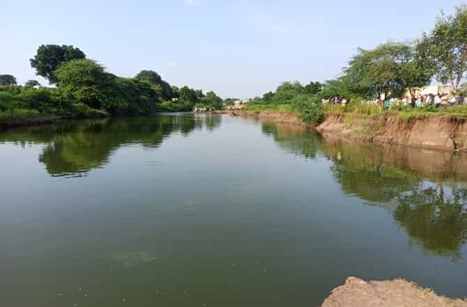 समृद्धी महामार्गालगत 70 फूट खड्ड्यात शेतकरी पडला, शोधकार्य सुरु