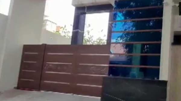 काँग्रेस नेते डीके शिवकुमार यांच्या 14 ठिकाणांवर सीबीआयचा छापा, 50 लाख रुपये जप्त
