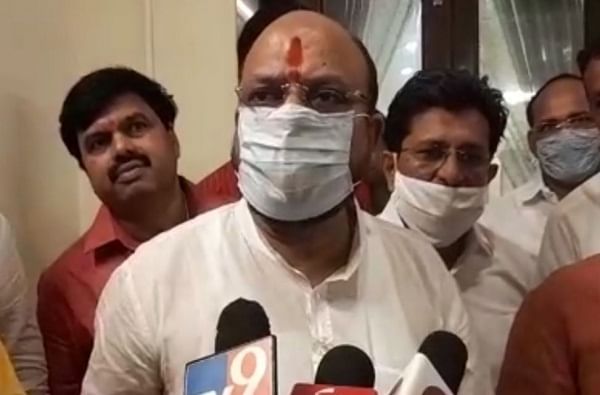 बेळगावात मराठी भाषिकांवर अन्याय,भाजप सरकारची सीमाप्रश्न सोडवण्याची मानसिकता नसल्याने निषेध : गुलाबराव पाटील बेळगावात मराठी भाषिकांवर अन्याय,भाजप सरकारची सीमाप्रश्न सोडवण्याची मानसिकता नसल्याने निषेध : गुलाबराव पाटील