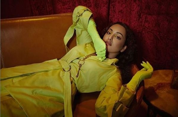 तर पाचव्या क्रमांवर बॉलिवूड अभिनेत्री सोनाक्षी सिन्हाचं नाव आहे.